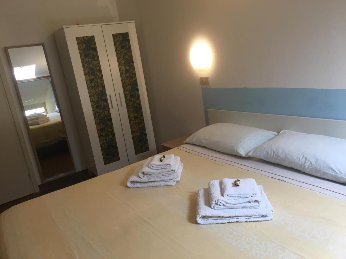 Hotel Villa Rinaldini リミニ エクステリア 写真